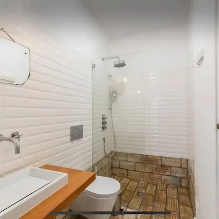 Traditional Townhouse With Private Patio And Pool Сasa de vacaciones *