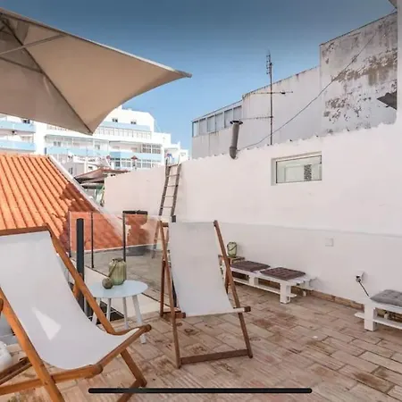 Traditional Townhouse With Private Patio And Pool Сasa de vacaciones *