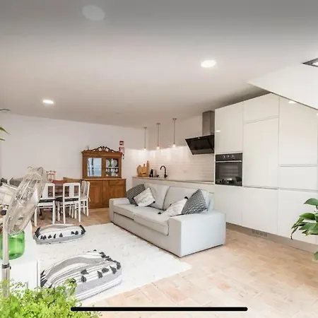 Traditional Townhouse With Private Patio And Pool Portimao