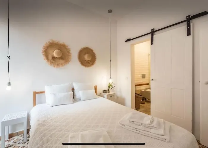 Traditional Townhouse With Private Patio And Pool Casa vacanze Portimão