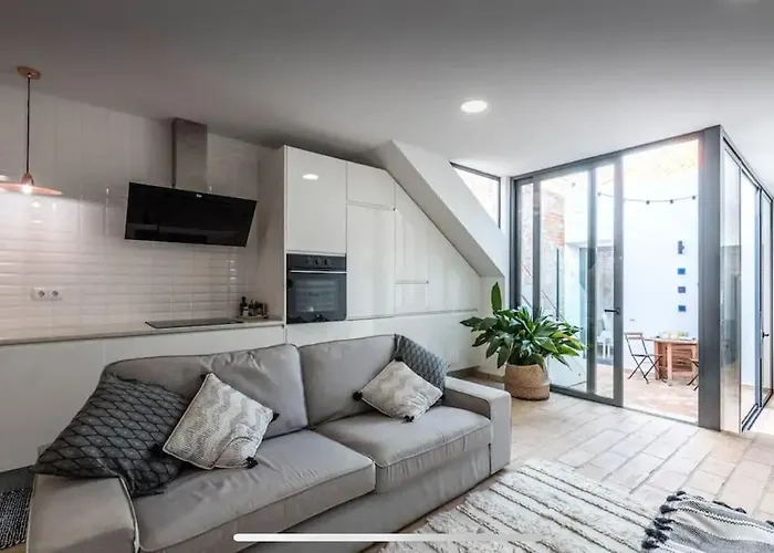 Casa vacanze Traditional Townhouse With Private Patio And Pool *