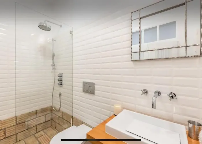 Casa de Férias Traditional Townhouse With Private Patio And Pool *