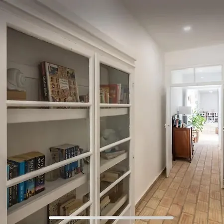 Nyaraló Traditional Townhouse With Private Patio And Pool *